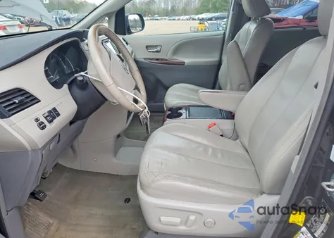 2013 Toyota Sienna Xle 7-Passenger z USA, uszkodzony, nr VIN 5TDDK3DC0DS054094